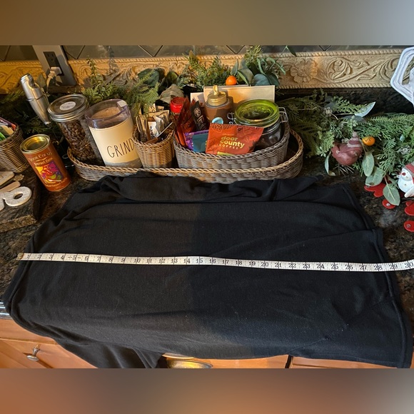 Mountain Hardware Men's Black Crewneck Base layer thermal top - Picture 6 of 11